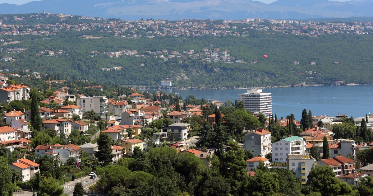 Državljanin BiH proteran zbog mahanja zastavom Republike Srpske u Istri