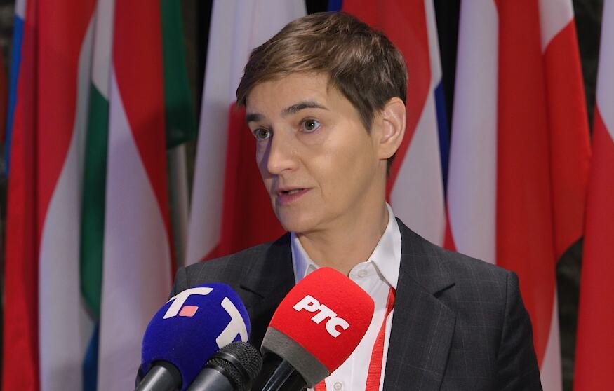 POLITIČAR ĐOKIĆ MISLI DA MOŽE DA OBAVLJA DVA POSLA ISTOVREMENO: Brnabićeva: Ne može da bude i rektor i političar, TO JE U SUPROTNOSTI SA ZAKONOM!