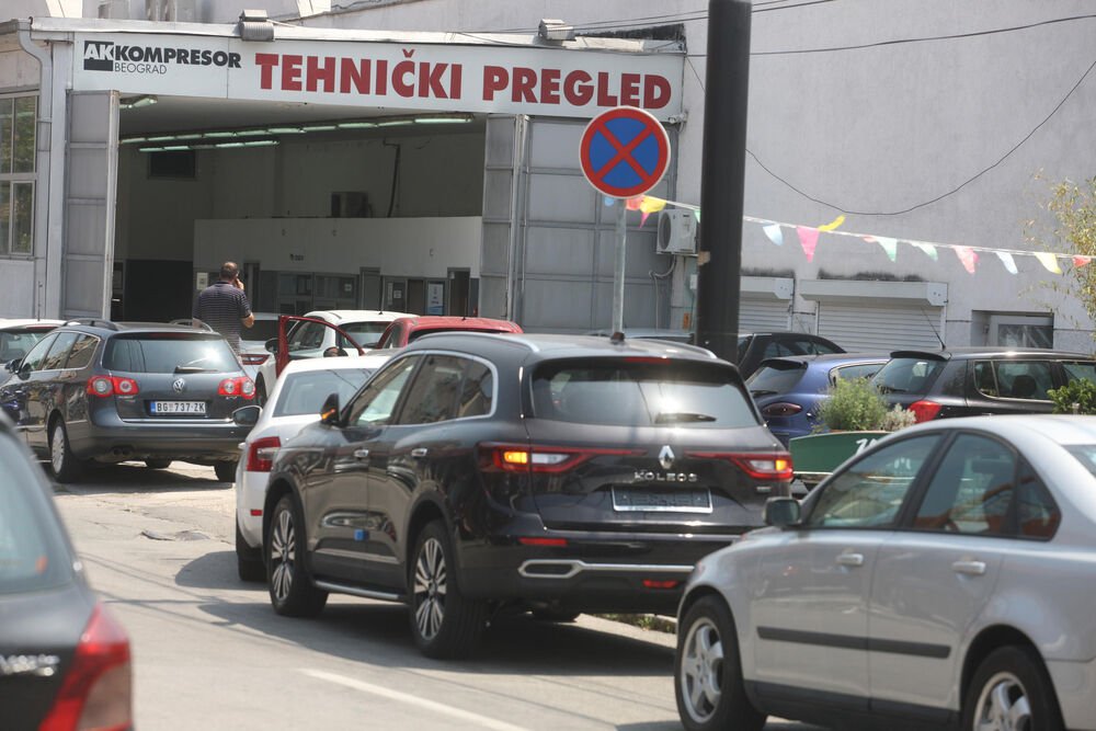 Užas u Mladenovcu: Čovek upao u kanal za tehnički pregled vozila, pa preminuo usled povreda