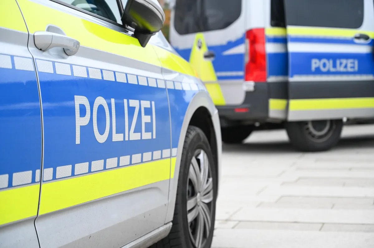 Automobilom uleteo u masu u Lajpcigu: Dvoje poginulo, 22 povređeno