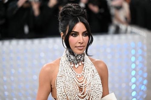 "Nećete moći da pogodite": Kim Kardašijan zagolicala maštu, sprema se za Met Galu 2026 (foto)