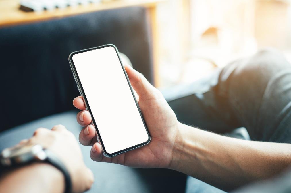 Potrebno je 30 sekundi: Uradite ovo svako veče i telefon će vam raditi bez greške!