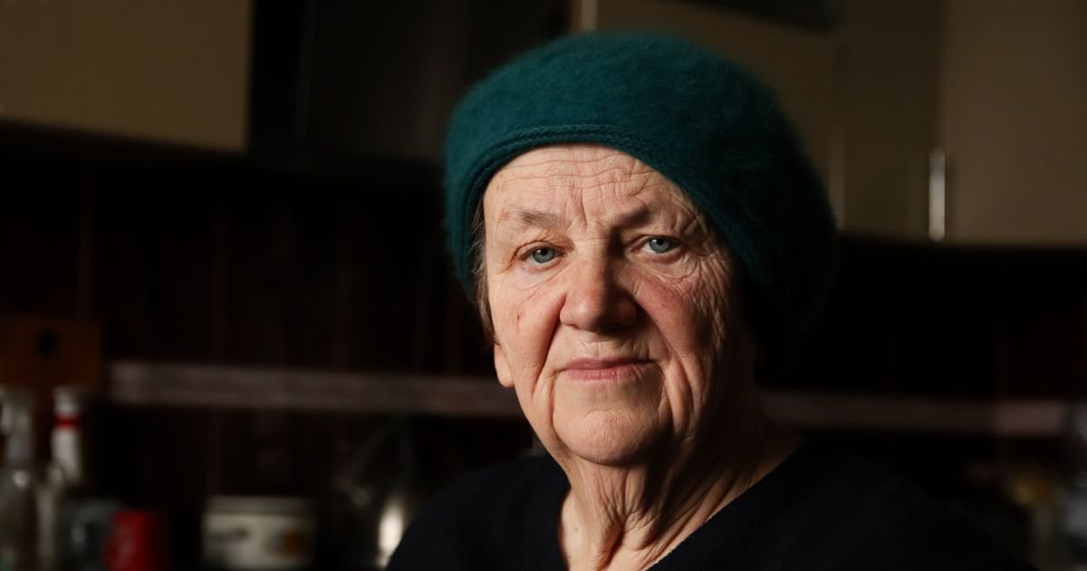Čekala ih je svake nedelje, a DECA JE SE STIDE: Fatima je ostala u oronuloj kući, zaboravljena od najbližih