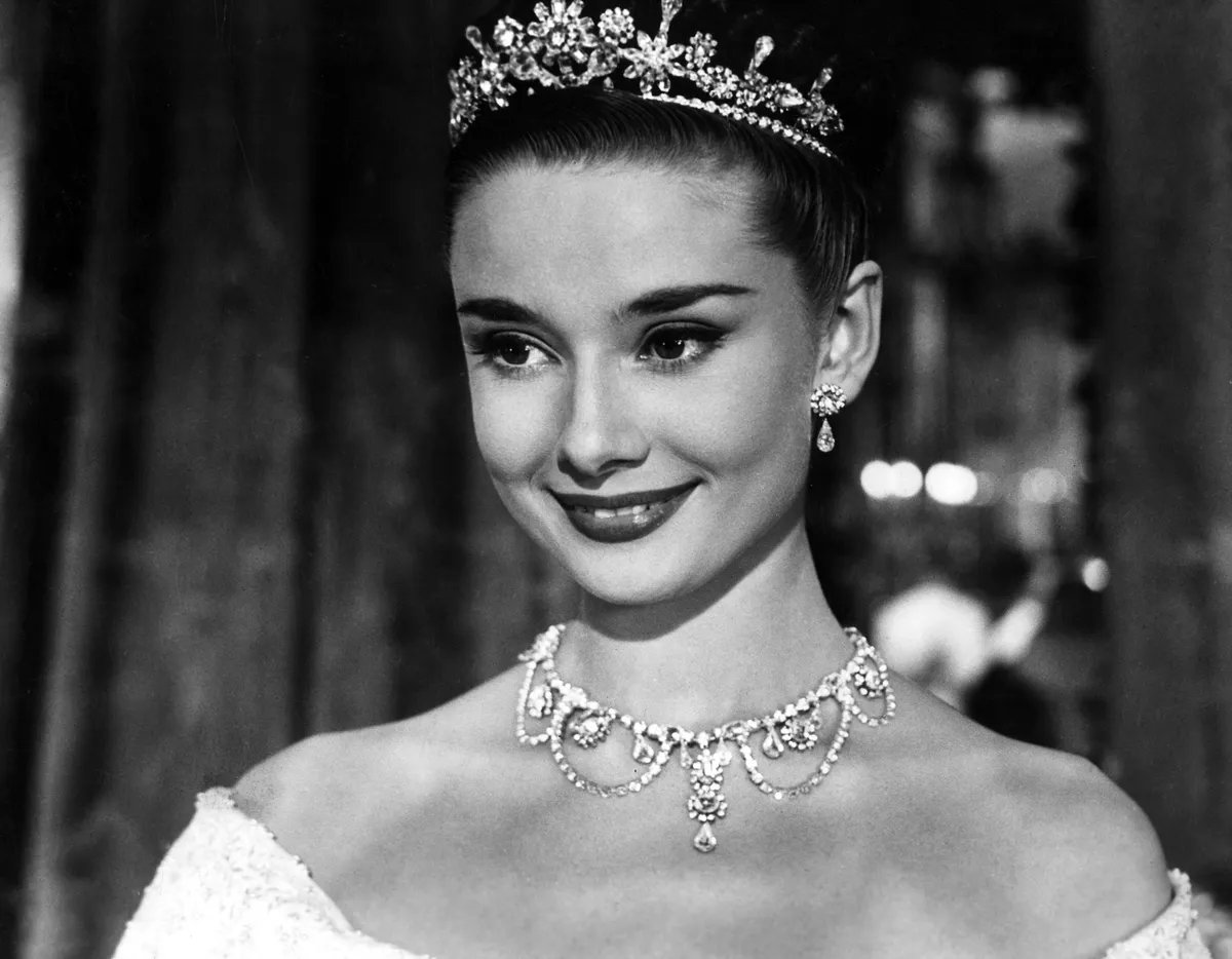 Rođena je u aristokratskoj porodici, imala je teško detinjstvo, a na vrhuncu karijere se odrekla glume i posvetila se humanitarnom radu: Životna priča filmske dive