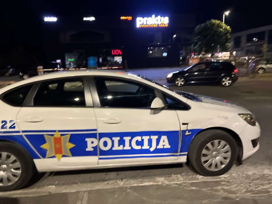 KONTROLISANO OKO 2.000 LICA I VOZILA, UHAPŠENO 50 OSOBA: Pojačane aktivnosti policije na jugu Crne Gore