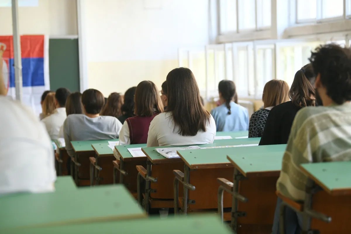 Skoro pola školarine ode i pre nego što započne studiranje: Spisak svega šta plaćaju roditelji za upis deteta na fakultet