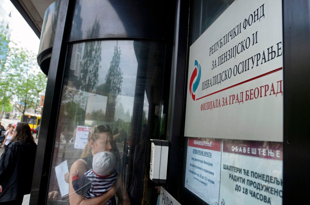 Ako ste na bolovanju duže od 30 dana, doprinosi se drugačije obračunavaju: Kako to utiče na buduću penziju?