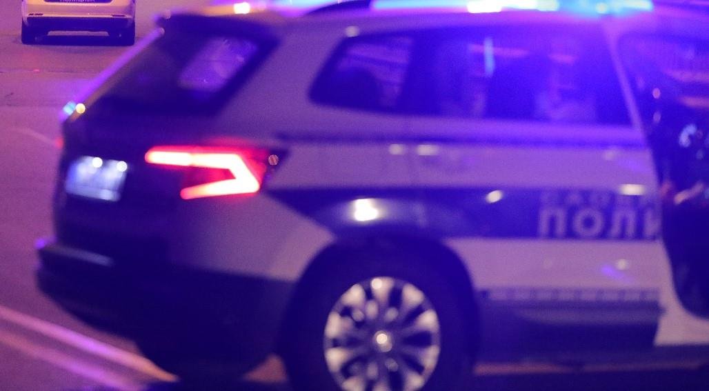 UBADALI U VRAT I LEĐA Jezivi detalji užasnog napada na Savskom vencu: Maskirani fantomkama presreli mu auto, pa tukli i rukama i nogama, a onda je sevnuo nož