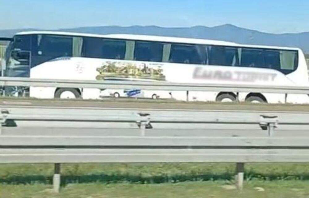 DRAMA KOD ĆIĆEVCA, SLETEO AUTOBUS PUN PUTNIKA: Ljudi bežali iz vozila (VIDEO)