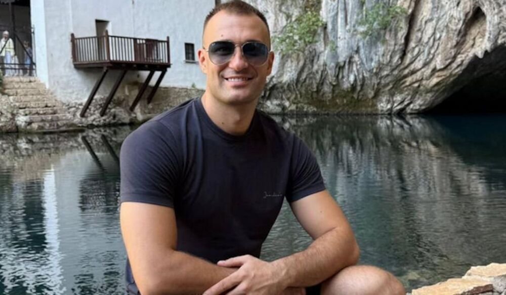 POKOJNI SALE MU PREDVIĐAO USPEH, A ON DANAS PEVA NA LIVADI! UBUCIO se i presadio KOSU, ljudi TRLJAJU OČI U ŠOKU