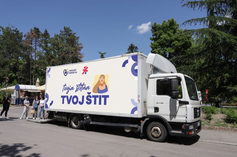 HORMONI I KRAMPONI U ZAJEDNIČKOJ AKCIJI! U Beogradu prva stanica karavana besplatnih pregleda štitne žlezde