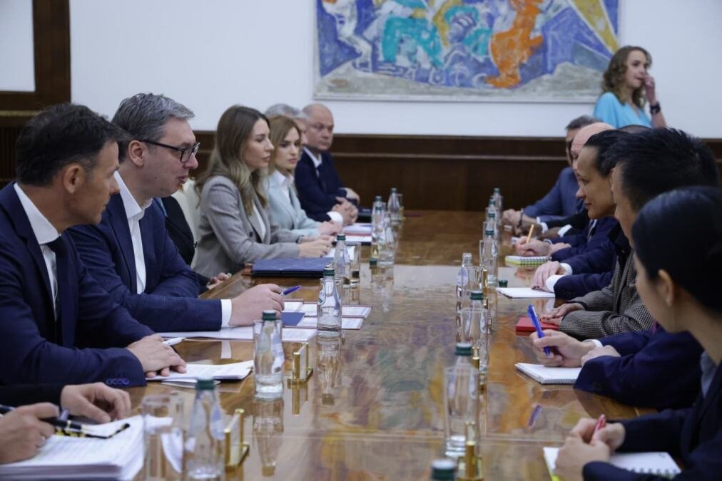VAŽAN SASTANAK U PREDSEDNIŠTVU: Predsednik Vučić i ministar Mali sa predstavnicima MMF