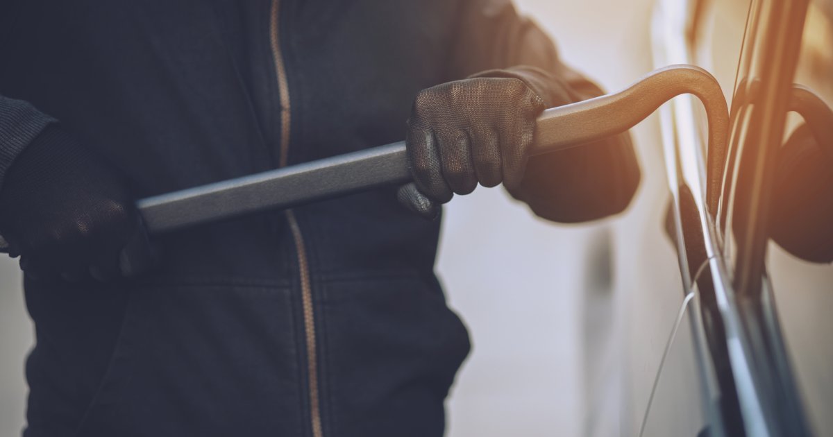 Za veče obijeno pet automobila: Serijski lopovi vrebaju u Kragujevcu