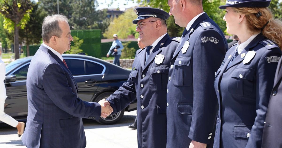 Dačić, Vasiljević i Zagrađanin u poseti vatrogascima u Novom Pazaru: Sastanak o unapređenju jedinice