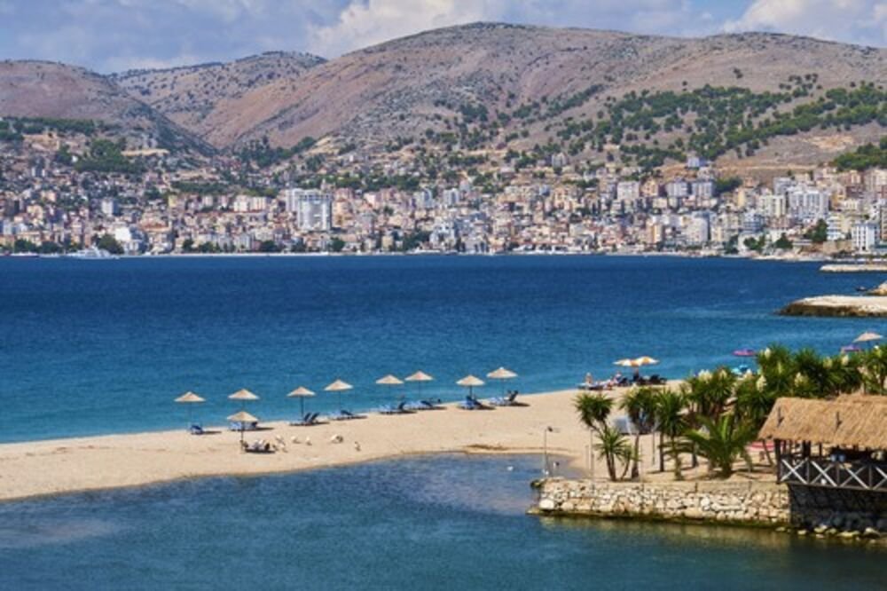 JEFTINIJA OD ITALIJE, TAJANSTVENIJA OD GRČKE... U sprskom komšiluku se nalaze "EVROPSKI MALDIVI", a ovo su cene!