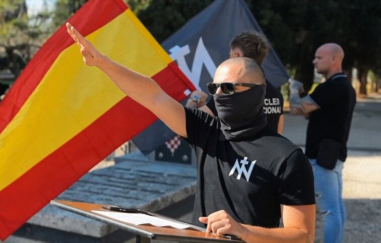 ŠPANSKI NEONACISTI ODALI POŠTU USTAŠI MAKSU LUBURIĆU! Javio se i njegov sin Vjekoslav mlađi: "Puno vam hvala na vrlo dirljivom činu na grobu mog oca" (VIDEO)
