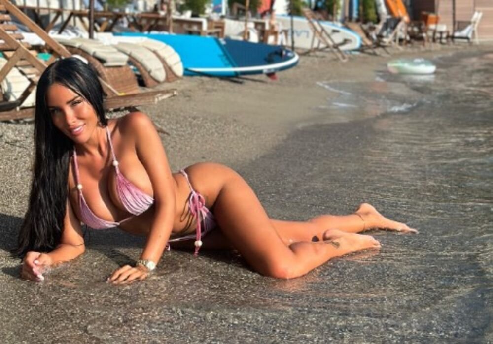 ALEKSANDRA PROMENILA PLOČU? Očekivalo se da će da UĐE u RIJALITI, a ona ODLAZI OVDE! Objava sve zatekla