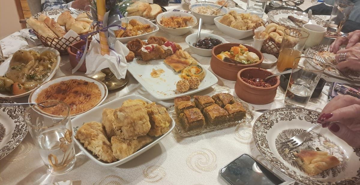 Ova 3 jela su obavezna na trpezi za sutrašnji Đurđevdan: Jednu stvar nikako ne iznosite iz kuće