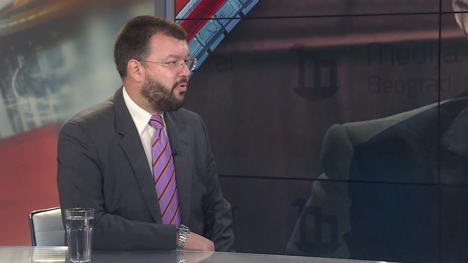 SRCE tvrdi da će profesor Čedomir Antić snimati podkast u biblioteci Narodne skupštine