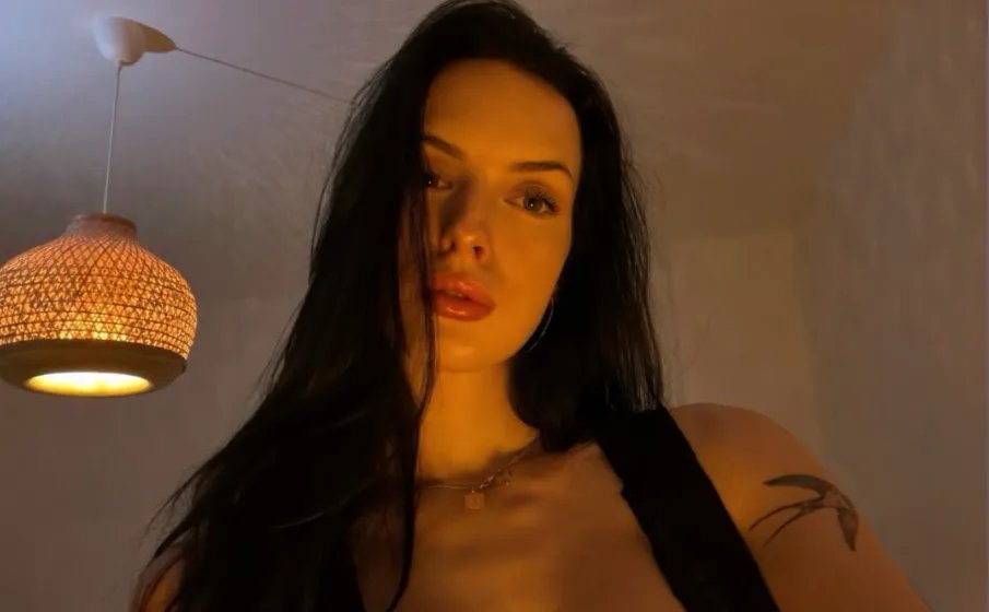 "Biološka majka je potpisala papir da me se odriče. Ona danas ima svoju decu, a ja sam greška koja se desila pre 24 godine": Naša influenserka do detalje o svom životu