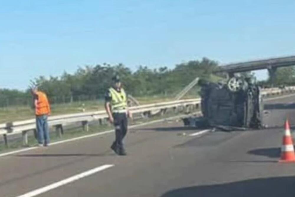 Teška nesreća kod Velike Plane: Automobil PROBIO OGRADU I ODLETEO U KONTRA SMER! (FOTO)