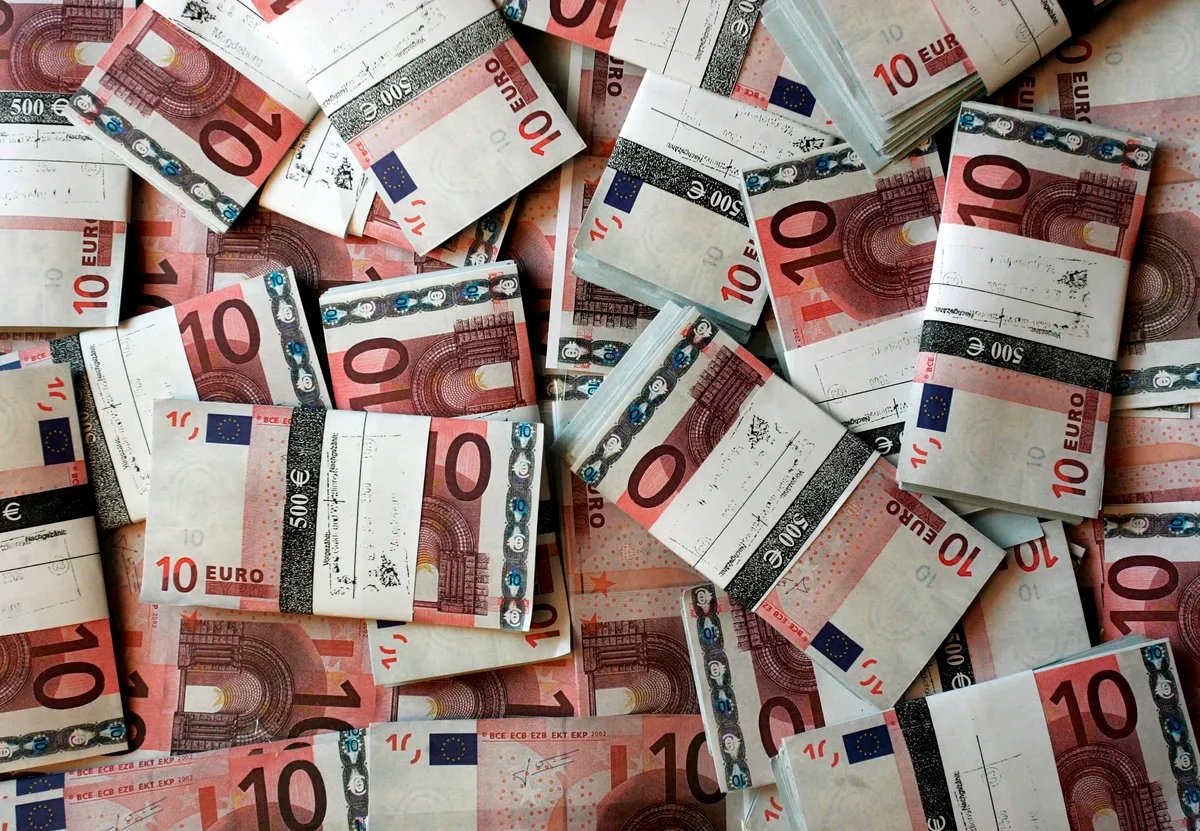 Javni dug Srbije na kraju marta 39,35 milijardi evra