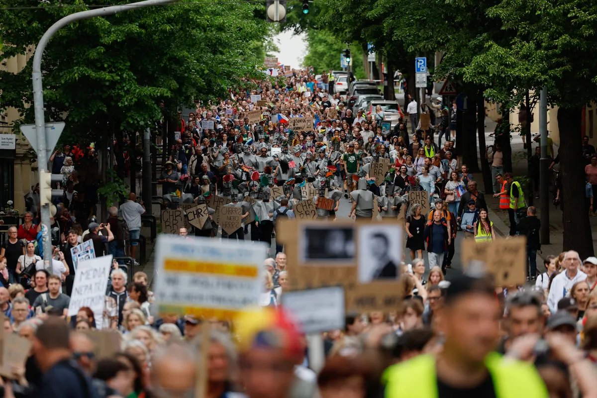 Protest u Pragu: Građani brane medije od političara