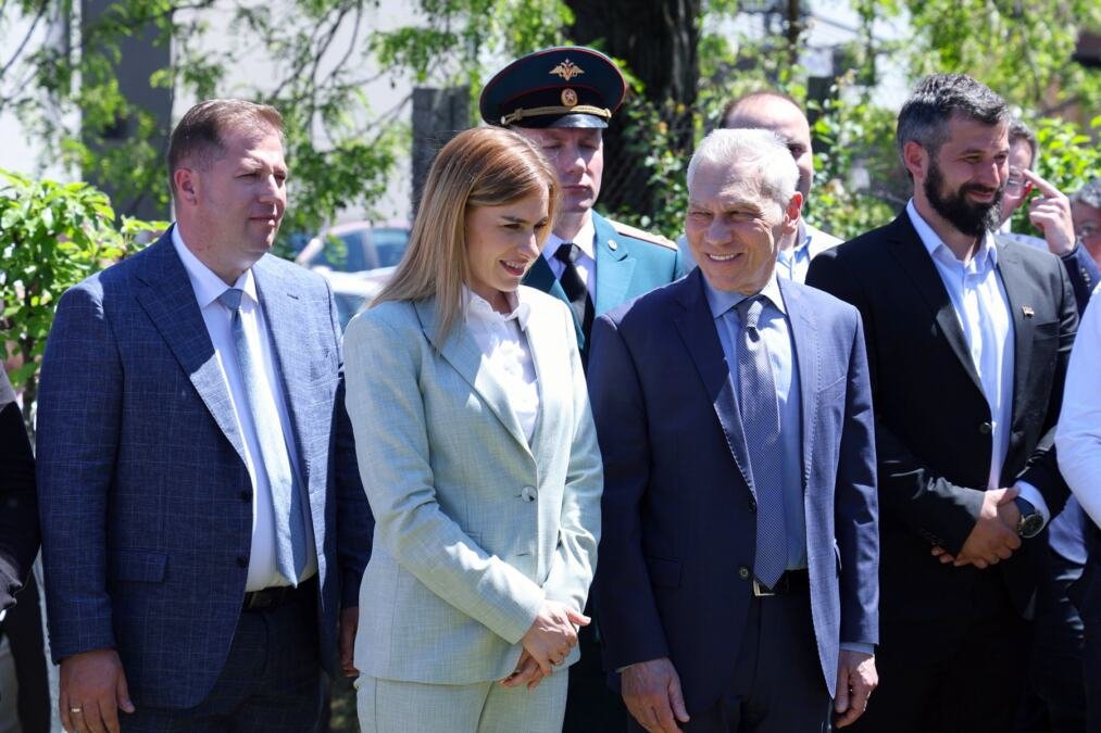 "Čast mi je što je Njegova ekselencija Aleksandar Bocan-Harčenko došao u moju Kaluđericu"! Ministarka Đurđević Stamenkovski: "Ovo nije samo spomenik..." (video)