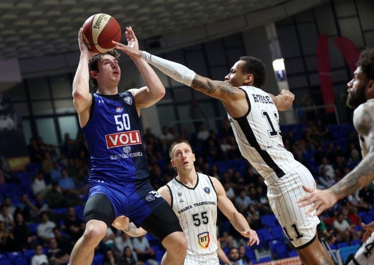 PLEJ-OF ABA LIGE: Košarkaši Budućnosti poveli 1:0 protiv Kluža u četvrtfinalnoj seriji