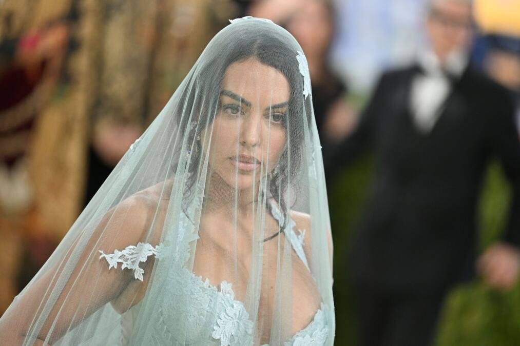 Georgina na Met Galu došla u venčanici: Ronaldova verenica opet dobila loše ocene za odabir haljine!