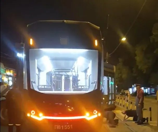 (VIDEO) Član Kreni-promeni: Novi tramvaj iskočio iz šina kod Cvetkove pijace