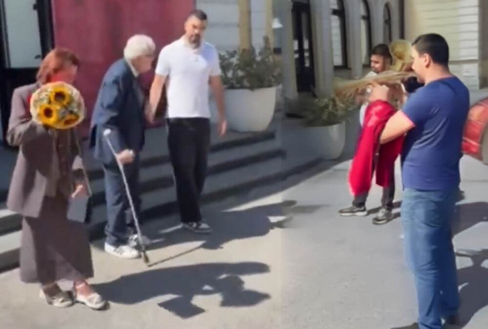 "Baba mi se udaje iz ljubavi u 84. godini!" Hit snimak sa svadbe u Banjaluci topi srca: Mladoženja ima 90, a evo šta kaže matičar!