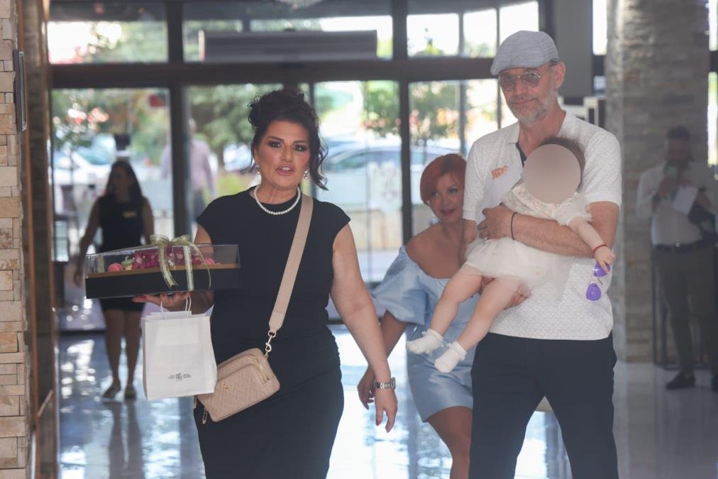 "IMAMO KUĆU NA MORU, PLANINI I U BEOGRADU" Sanja Maletić o naslednici koju je dobila u 52. godini i suprugu: Nemaju dadilju, muž čuva ćerku
