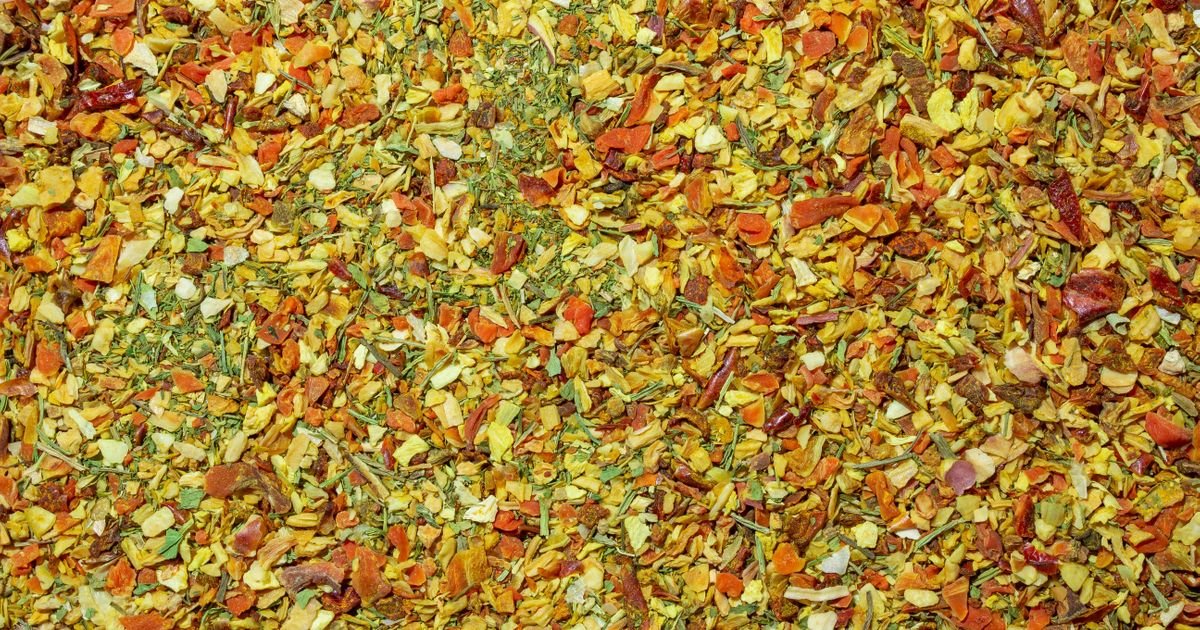 Recept za domaću vegetu koju pravite jednom, a koristite mesecima: Štedi pare, a po svemu je bolja od kupovne
