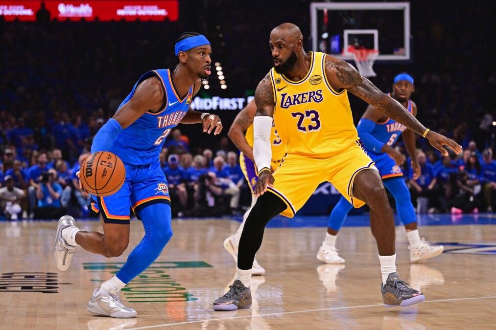 NE MOŽE KRALJ SVE SAM! Brutalna poruka šampiona na startu serije: Oklahoma razbila Lejkerse, Lebron bez podrške! (VIDEO)