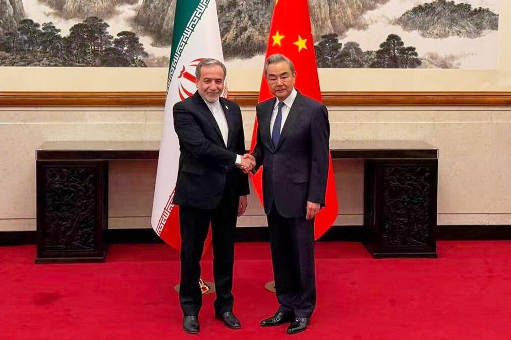 "PRIHVATIĆEMO SAMO PRAVEDAN I SVEOBUHVATAN SPORAZUM S AMERIKOM"! Šef iranske diplomatije Aragči u Pekingu, Kinu opisao kao "bliskog prijatelja" (FOTO, VIDEO)