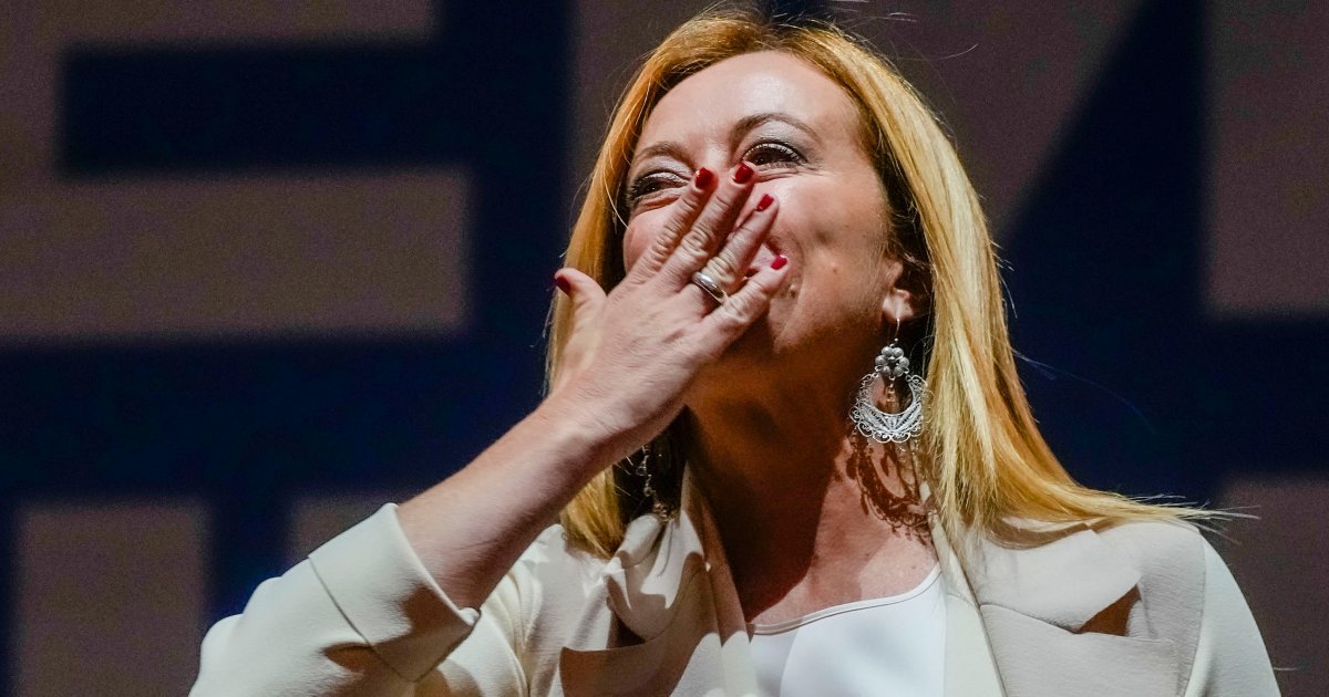 Šta se krije iza fotografije Đorđe Meloni u donjem vešu? Premijerka Italije osula paljbu