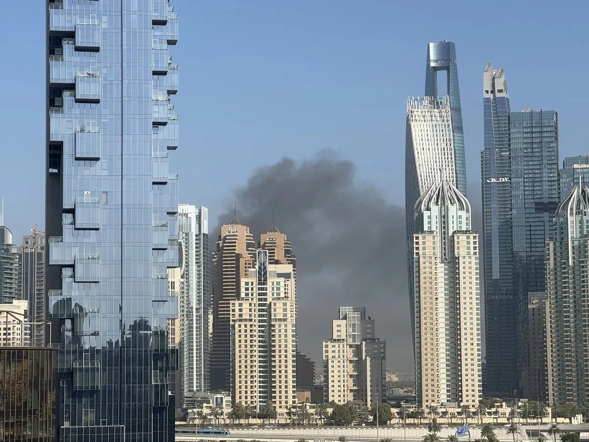 VIDEO Dramatični prizori požara u Dubaiju: Grad prekrio ogroman oblak crnog dima