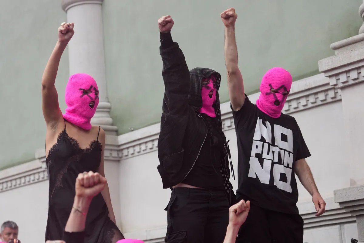 Protest Pusi Rajota zbog učešća Rusije na Venecijanskom bijenalu
