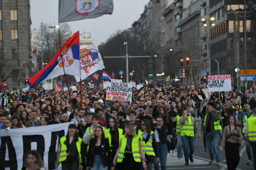 Studenti se oglasili: SNS koristi i turnir osnovaca za svoju promociju FOTO