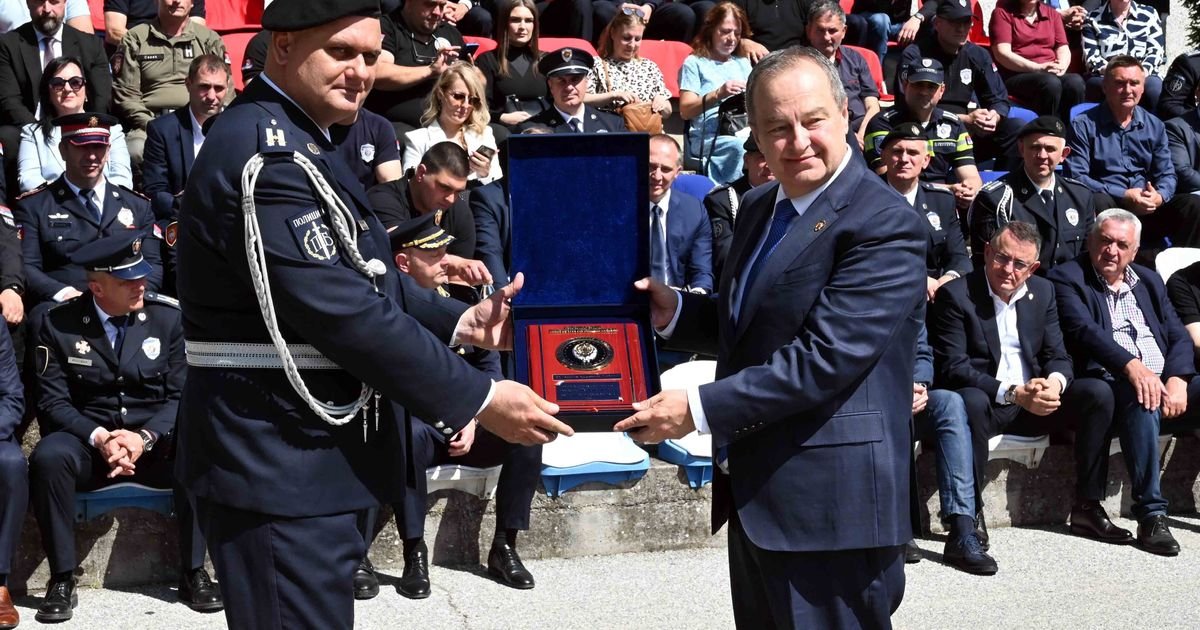Ministar Dačić prisustvovao pomenu poginulim policajcima i obeležavanju slave Policijske brigade