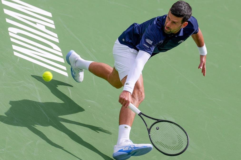 NOVAK PONOVO TRENIRAO PRED PUNIM TRIBINAMA:  Jedan detalj kod Đokovića svima upao u oči...