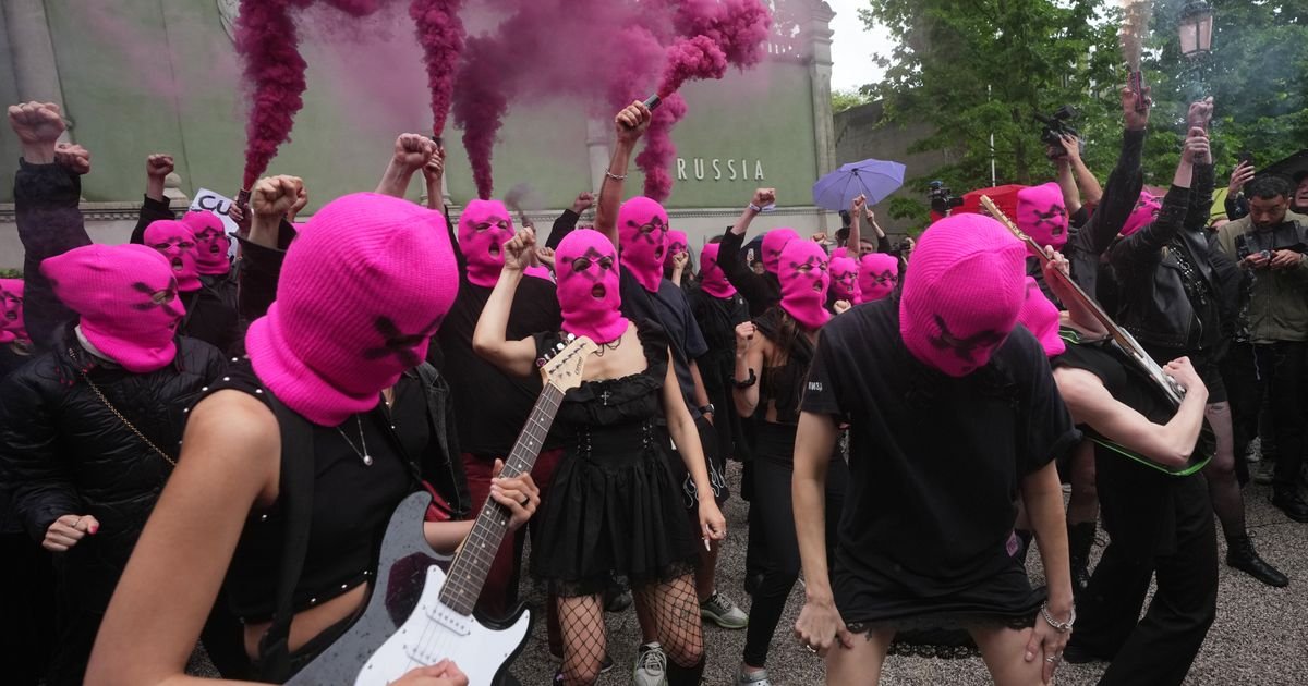 Aktivisti "Pussy Riot" upali u prostor ruskog paviljona na bijenalu u Veneciji: Nastao opšti haos!