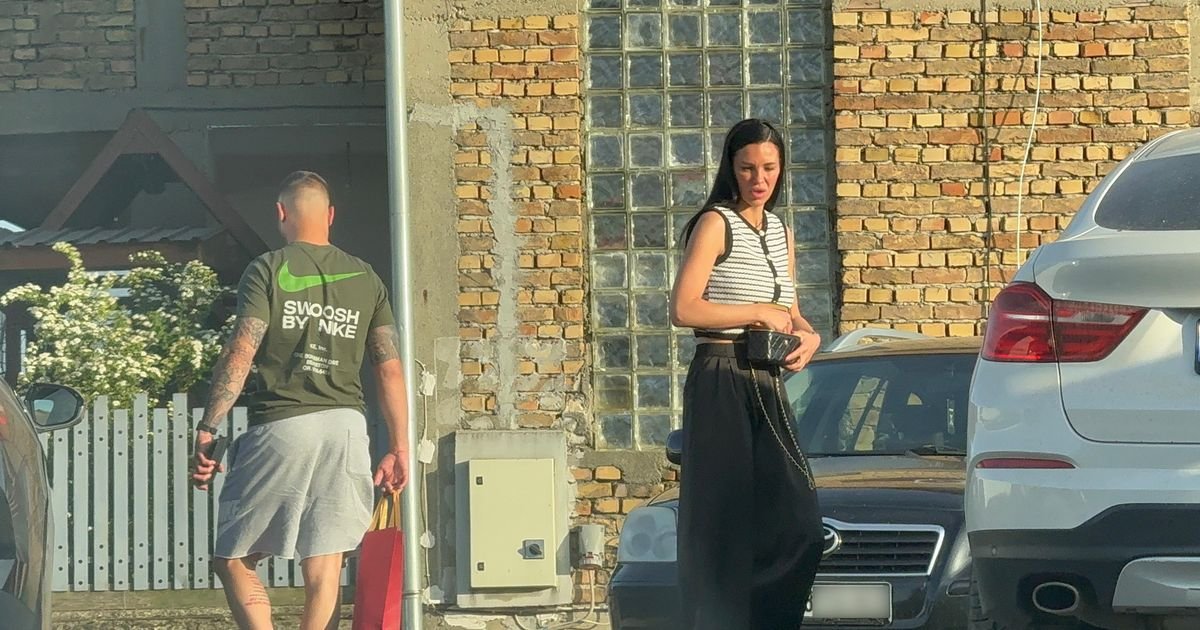 Bojana i Mirko Šijan među prvima stigli na slavu kod Rodića u Titel: Zet u rukama nosi poklon