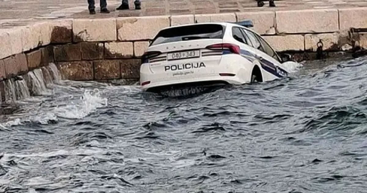 Policijski automobil bućnuo u more! Neverovatna scena iz Senja