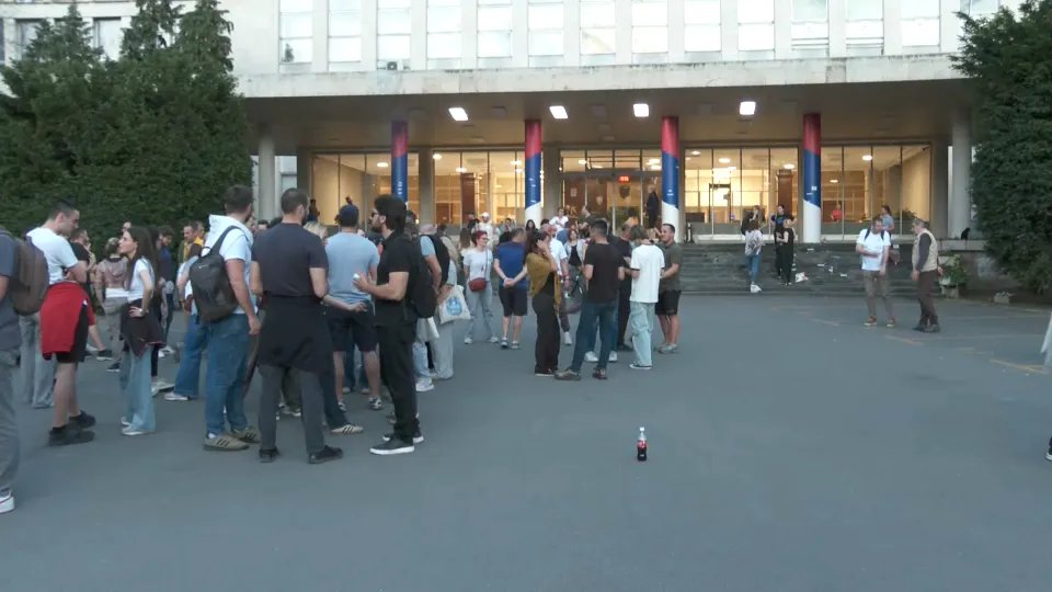Zaposleni u UKP: Student Lazar Mišić biće prebačen u policijsku stanicu Savski venac, nakon pretresa stana