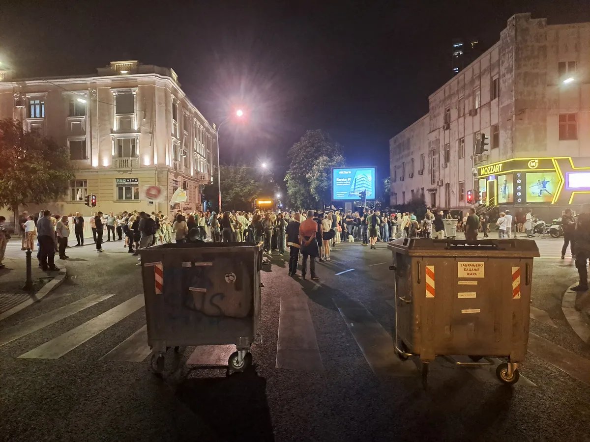 Studenti i građani traže puštanje Lazara Mišića:  Blokirali Avijatičarski trg u Zemunu VIDEO