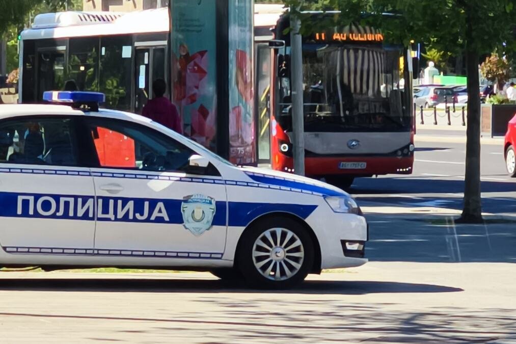 BRUTALAN NAPAD NA NOVOM BEOGRADU Vlasnika auto-otpada pretukli poznanici: Sevale metalne štangle