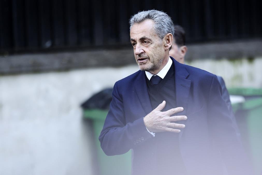 SARKOZI IZLAZI NA USLOVNU SLOBODU: Bivši predsednik Francuske neće nositi nanogicu