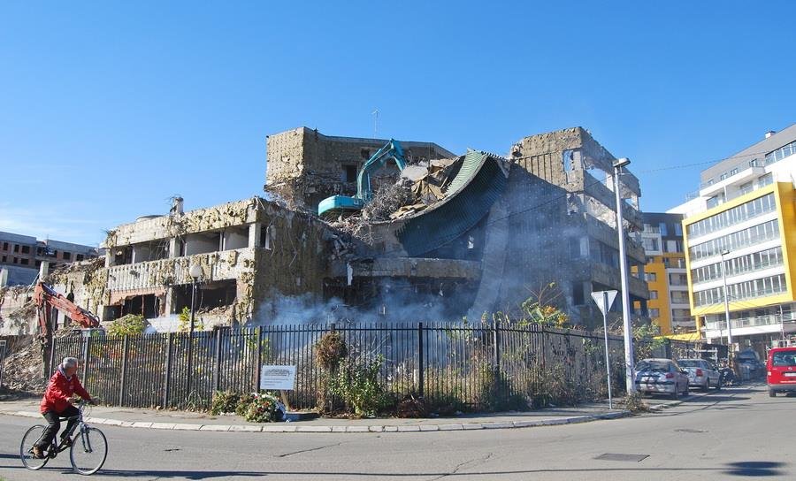 Pet projektila za smrt tri čoveka: U noći kad je NATO bombardovao kinesku ambasadu u Beogradu, otvorena je PANDORINA KUTIJA, a za sve je okrivljen JEDAN ČOVEK